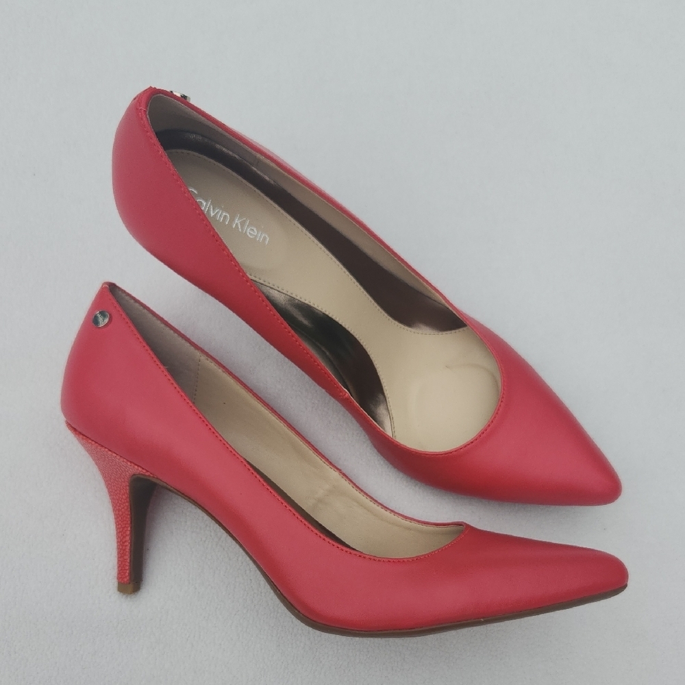 Calvin Klein Ashley Textured Stingray Heels in Coral Sz. 9.5M NWT